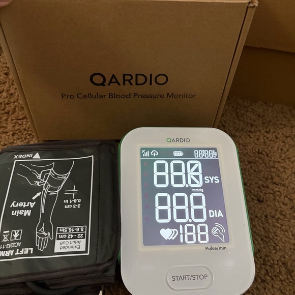 Qardio Blood Pressure Monitor / Used excellent condition - Picture 2 of 8